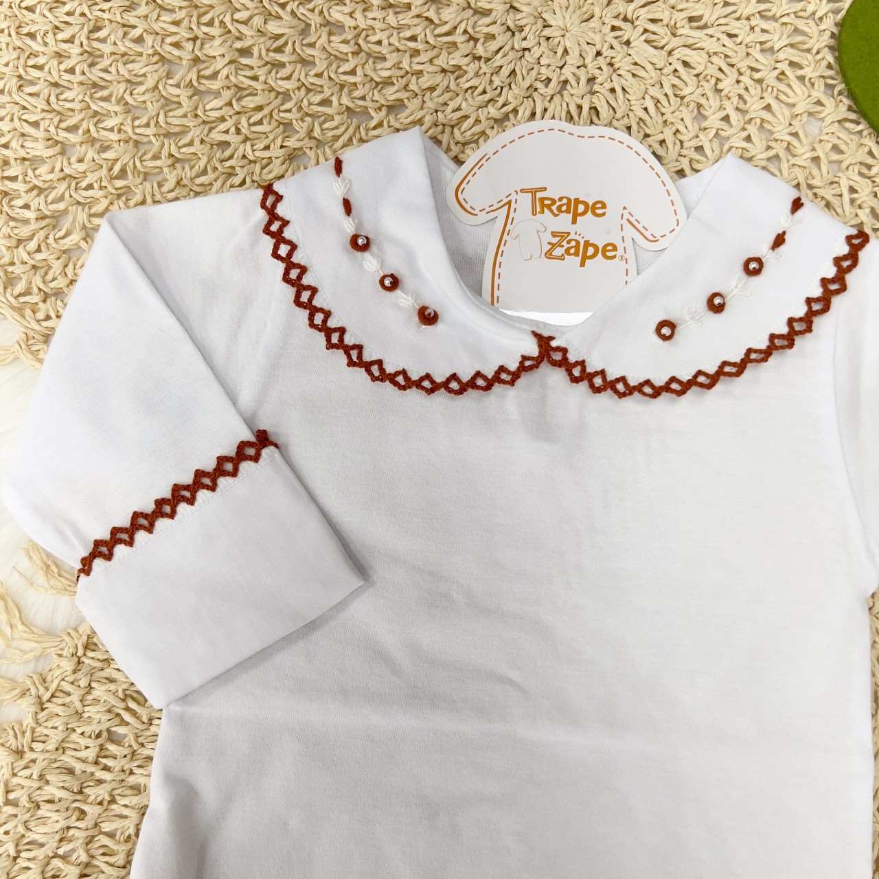  body branco com gola bordada florzinhas Ferrugem